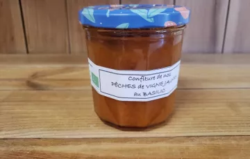Confiture de Pêches de Vigne Jaunes au Basilic - 66% fruits + 34% sucre canne Bio + basilic feuille - 320g